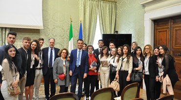 We WelcomeEurope  Il Sottosegretario Sandro Gozi con i vincitori