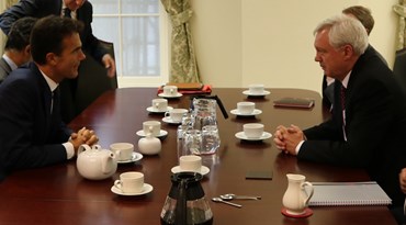 Sandro Gozi incontra David Davis per discutere dei futuri rapporti Italia e UK