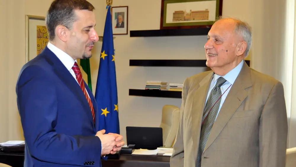 Ministro Savona incontra Ambasciatore di Romania presso il Quirinale Ministro Savona incontra Ambasciatore di Romania presso il Quirinale