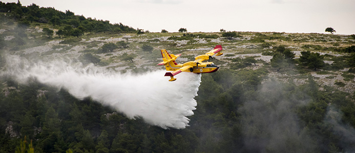 Aereo antincendio in azione