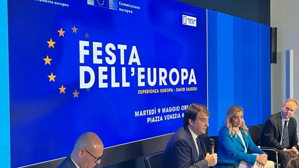 Ministro Fitto: "La Festa dell'Europa per riflettere sulle sfide future dell'UE" Ministro Fitto: "La Festa dell'Europa per riflettere sulle sfide future dell'UE"
