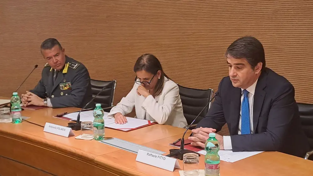 Ministro Fitto interviene alla presentazione del progetto "FRED2" in tema di collaborazione contro le frodi in danno dell'UE Ministro Fitto interviene alla presentazione del progetto "FRED2" in tema di collaborazione contro le frodi in danno dell'UE