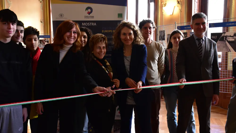 Biblioteca universitaria di Genova ospita la mostra "L'Italia in Europa – L'Europa in Italia" Biblioteca universitaria di Genova ospita la mostra "L'Italia in Europa – L'Europa in Italia"