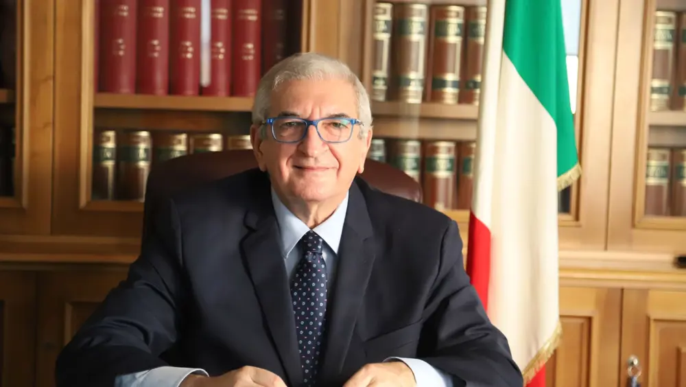 Ministro Foti: "Foto senza Giorgia? Non è una passerella, l'Italia è centrale" Ministro Foti: "Foto senza Giorgia? Non è una passerella, l'Italia è centrale"